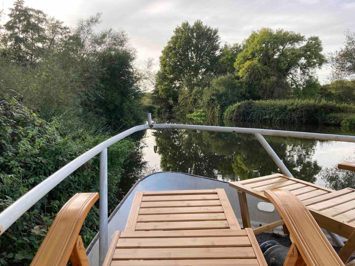 Dutch Cruiser Ship On A Tranquil Secluded River Tonbridge Exterior photo