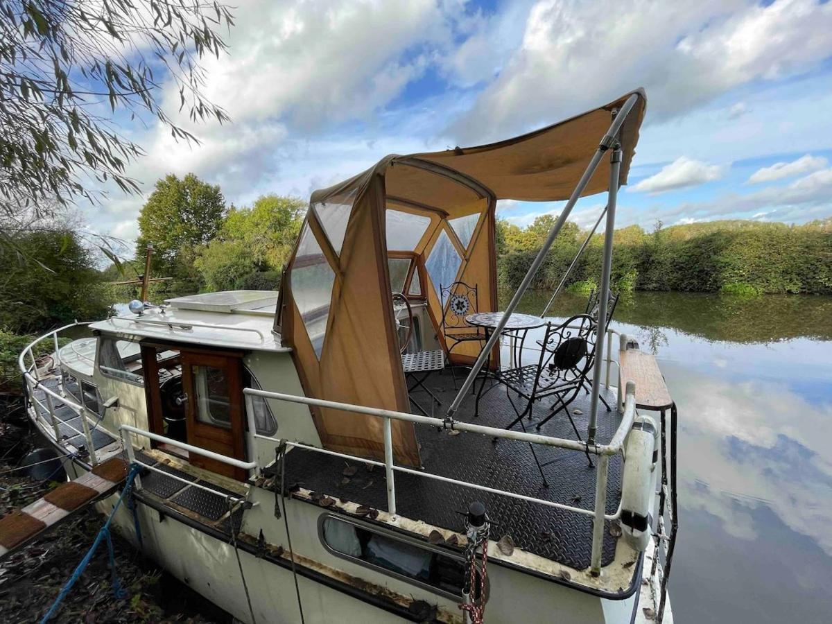 Dutch Cruiser Ship On A Tranquil Secluded River Tonbridge Exterior photo