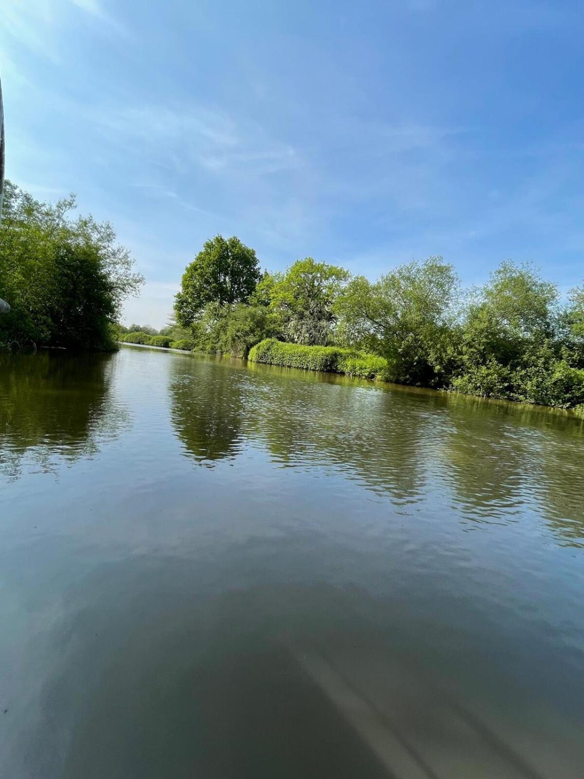 Dutch Cruiser Ship On A Tranquil Secluded River Tonbridge Exterior photo