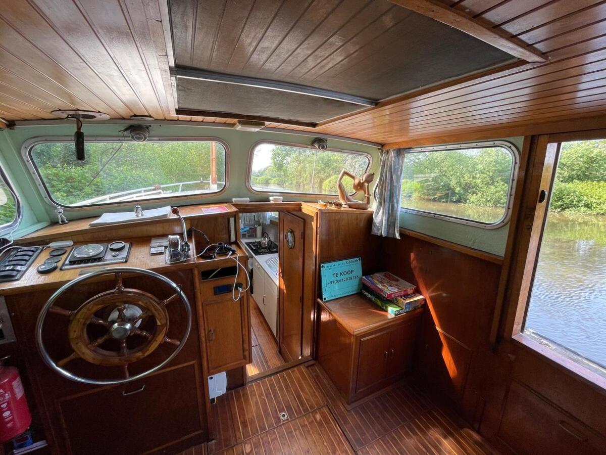 Dutch Cruiser Ship On A Tranquil Secluded River Tonbridge Exterior photo