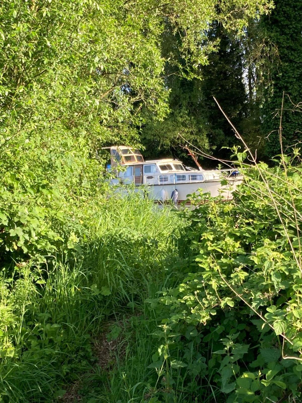 Dutch Cruiser Ship On A Tranquil Secluded River Tonbridge Exterior photo